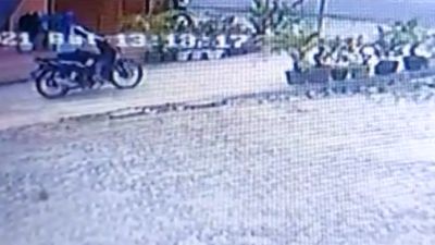 Maling Sepeda Motor Terekam CCTV; Pelaku Memakai Jaket Biru
