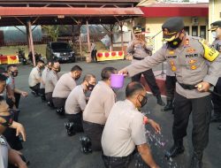 Awal Tahun, 14 Personil Polres Sibolga Diguyur Air Kembang