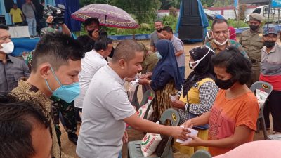 Berkat Perjuangan Bupati Bakhtiar, PT. Toba Surimi Indonusantara Salurkan CSR Kepada 500 Warga Sarudik; Demi masyarakat, apa pun akan saya lakukan