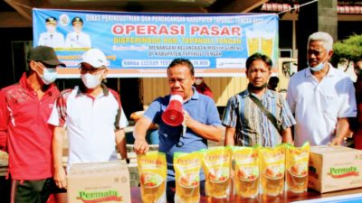 Atasi Kelangkaan, Pemkab Tapteng Gelar Operasi Pasar; Minyak Goreng Dijual Rp14.000/Liter