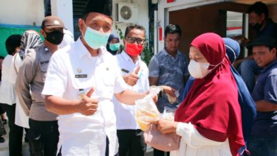 Pemkab Tapteng Gelar Operasi Pasar Minyak Goreng di Kecamatan Badiri, Harga Rp13.500/Liter
