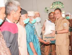 732 Kepala Keluarga di Kecamatan Sosorgadong dan Sorkam Terima Bantuan dari Bupati Tapteng