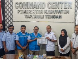 Pemkab Tapteng Berikan Penghargaan Kepada PT. PLN Nusantara Power | Bayar Retribusi Sampah Tepat Waktu dan Pemberian CSR