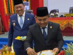Ketua DPRD dan Wakil Wali Kota Potong Tumpeng Hari Jadi Sibolga ke-324