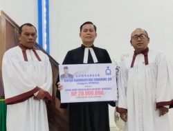 HKBP Sibolga Kota Terima Bantuan Pembangunan Rp20 Juta dari Rahmansyah Sibarani